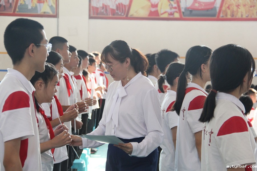 图42 -1 社团课优秀学生颁奖图(蔡璐)_调整大小.jpg